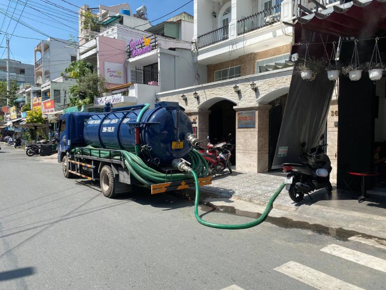 Hút hầm cầu thông công nghẹt Bảo Lâm giá rẻ có mặt sau 15 phút
